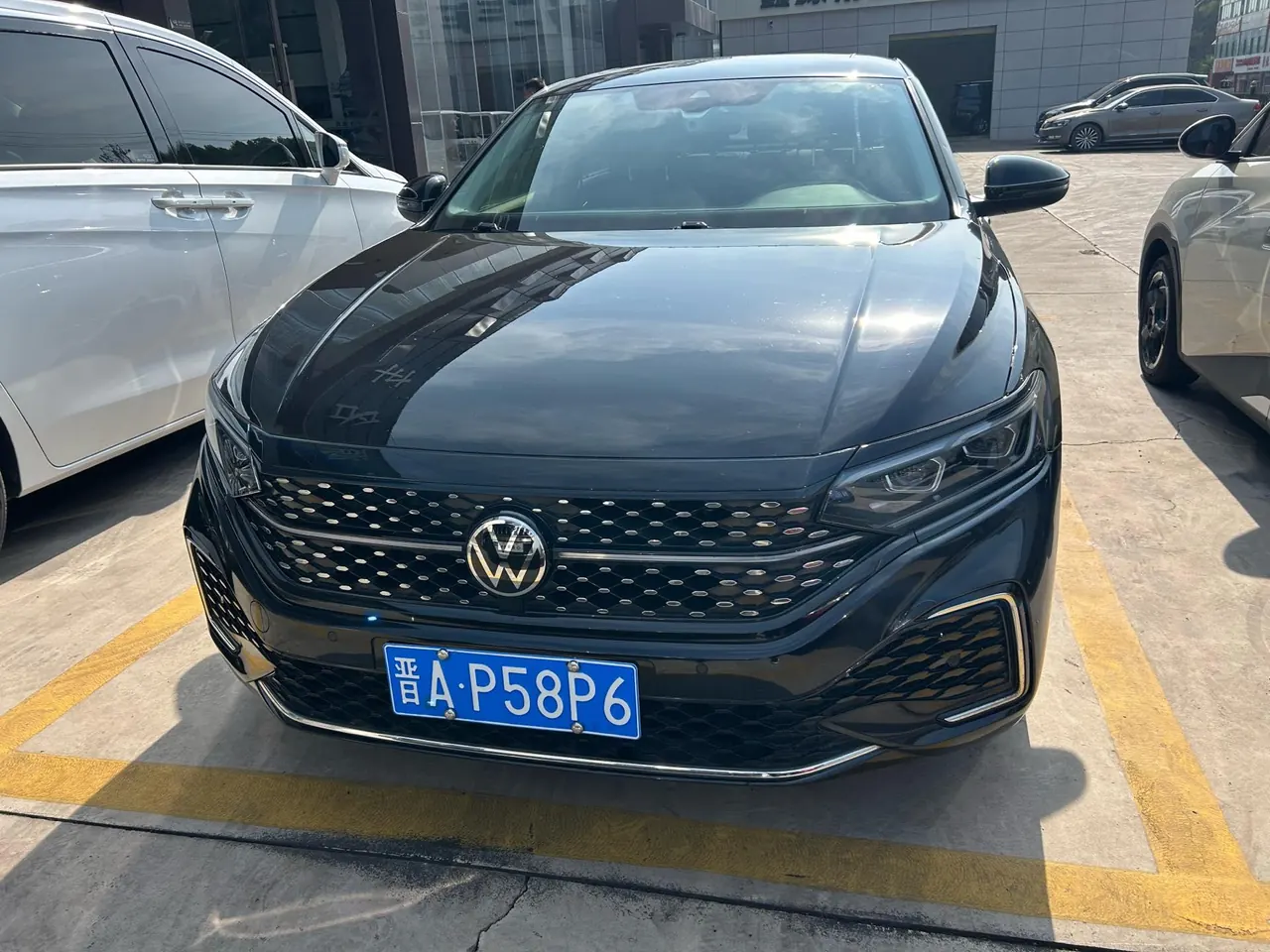 Volkswagen 2022 Passat 2.0TSI 330TSI Star Deluxe Edition Automatic Transmission 2