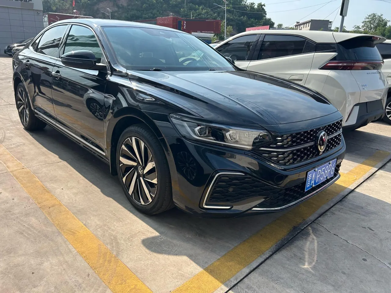 Volkswagen 2022 Passat 2.0TSI 330TSI Star Deluxe Edition Automatic Transmission 3