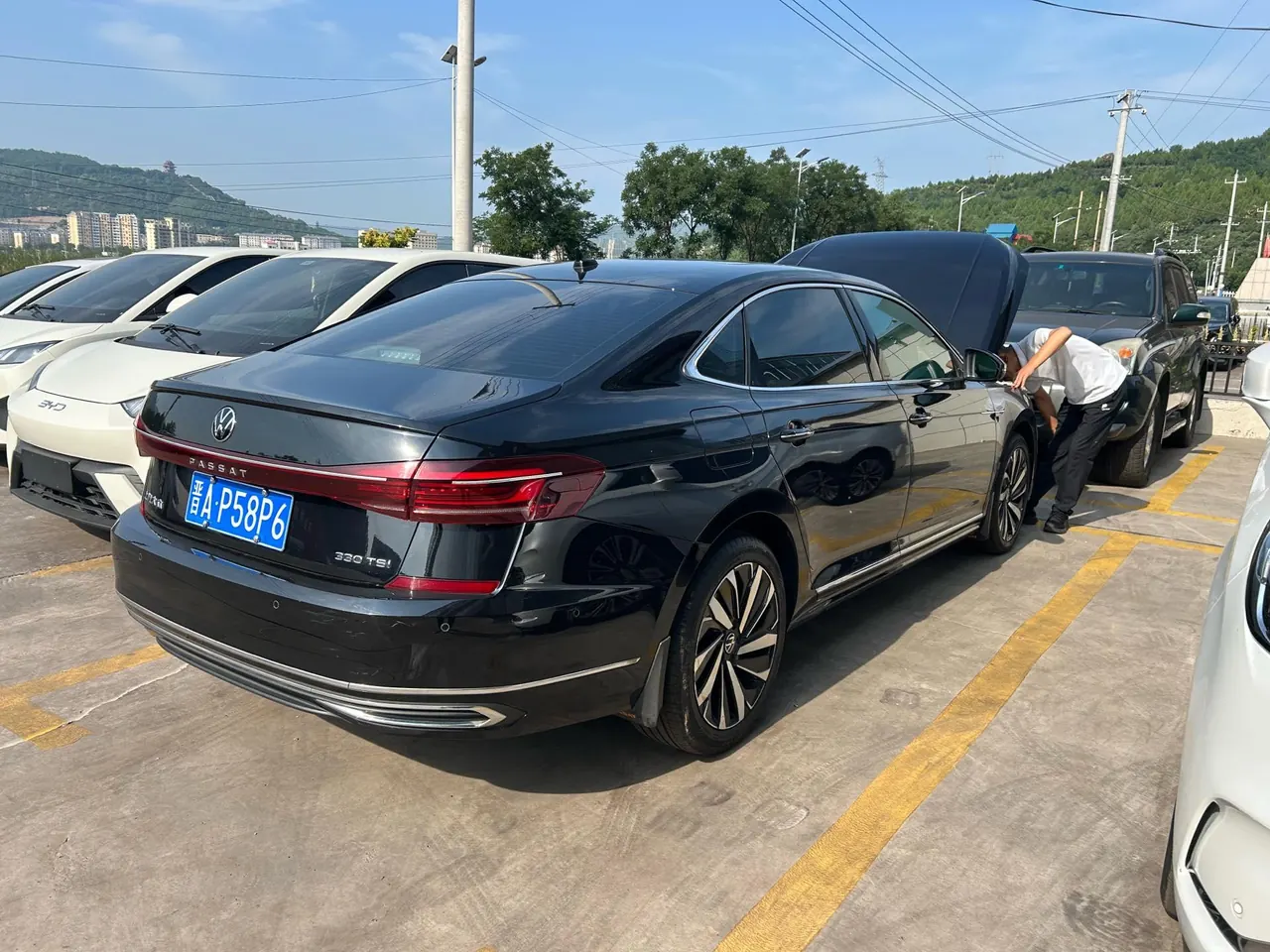 Volkswagen 2022 Passat 2.0TSI 330TSI Star Deluxe Edition Automatic Transmission 4