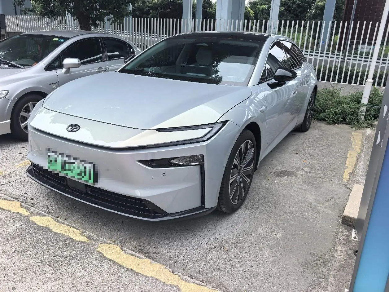 Toyota 2026 Platinum Intelligence 7 600 Pro Automatic Gear - View 1