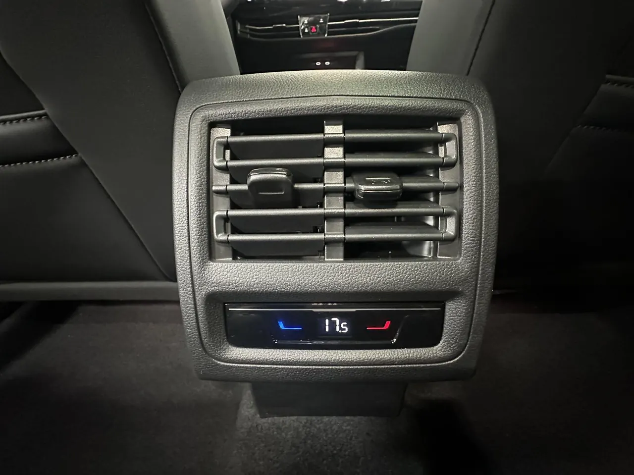 Volkswagen 2023 Golf 8 R-Line 1.4TSI 280TSI Automatic 12