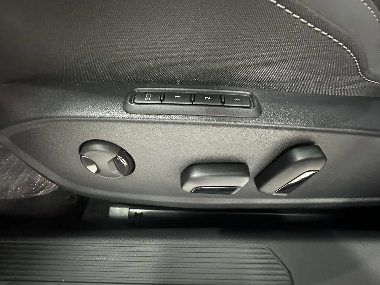 Volkswagen 2023 Golf 8 R-Line 1.4TSI 280TSI Automatic 15
