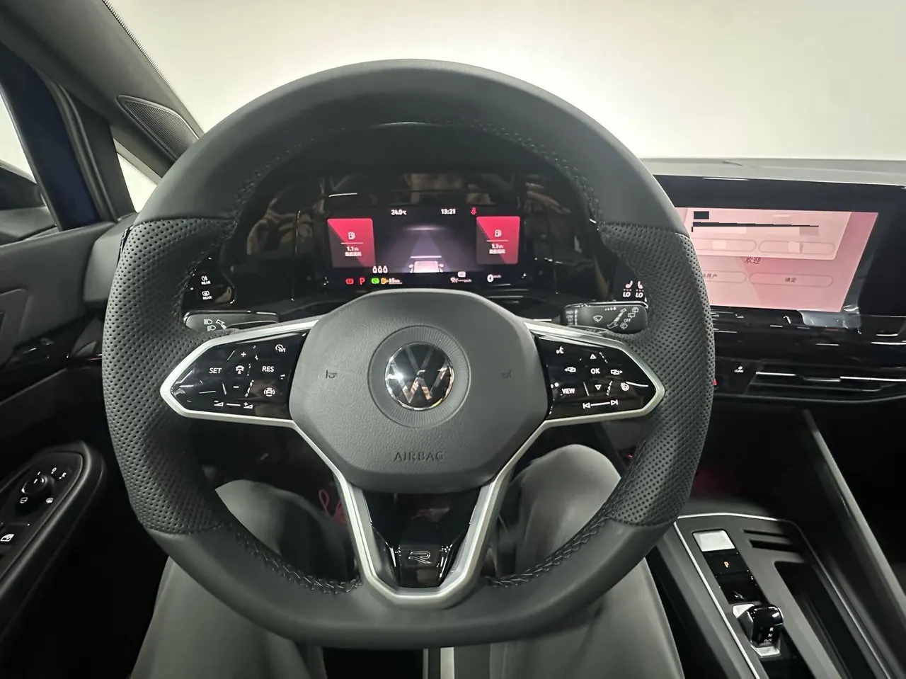 Volkswagen 2023 Golf 8 R-Line 1.4TSI 280TSI Automatic 16
