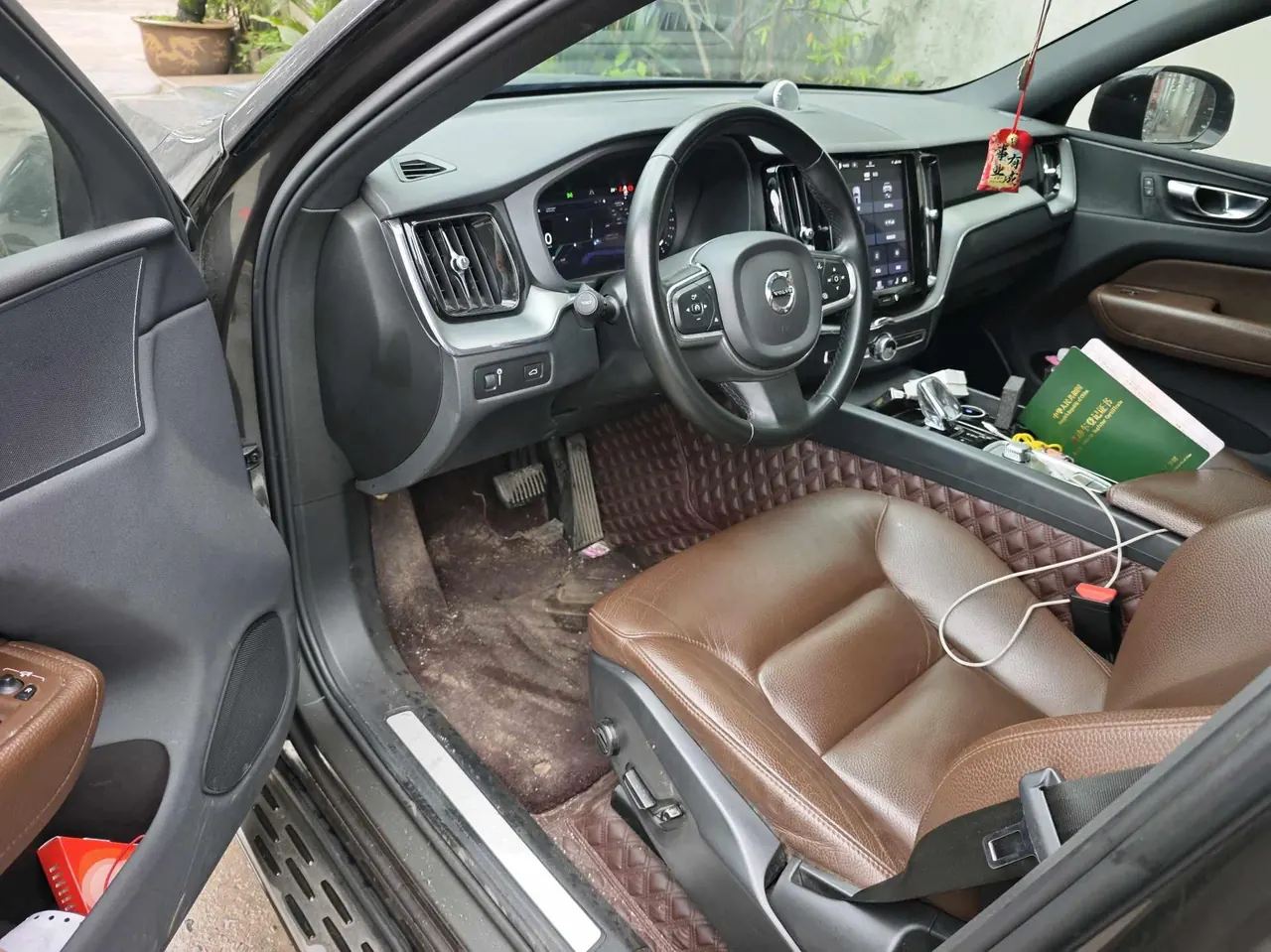 Volvo 2022 XC60 48V 2.0T B5 4-wheel-drive Zhiyi Deluxe Edition Automatic Gear 2