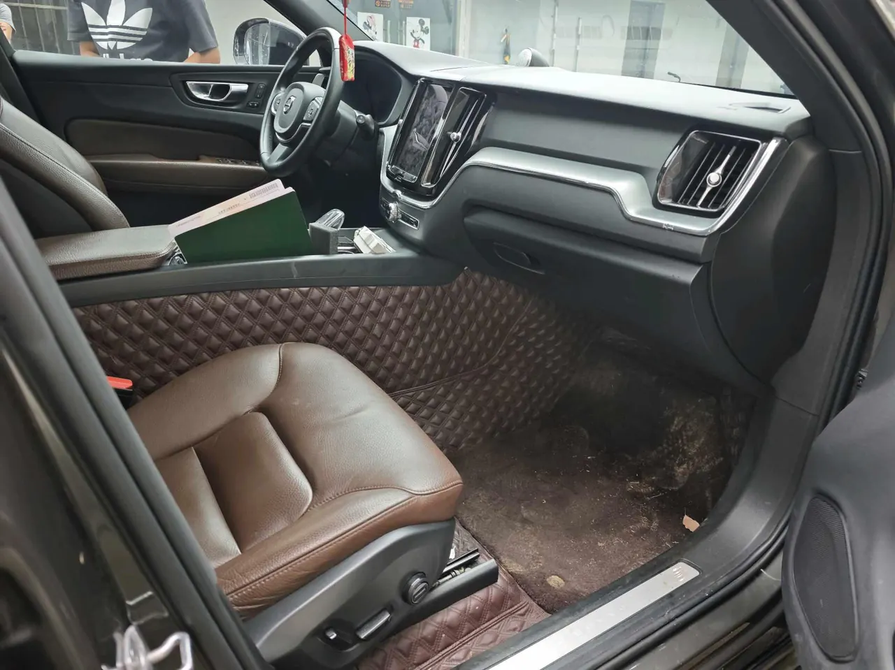 Volvo 2022 XC60 48V 2.0T B5 4-wheel-drive Zhiyi Deluxe Edition Automatic Gear 3