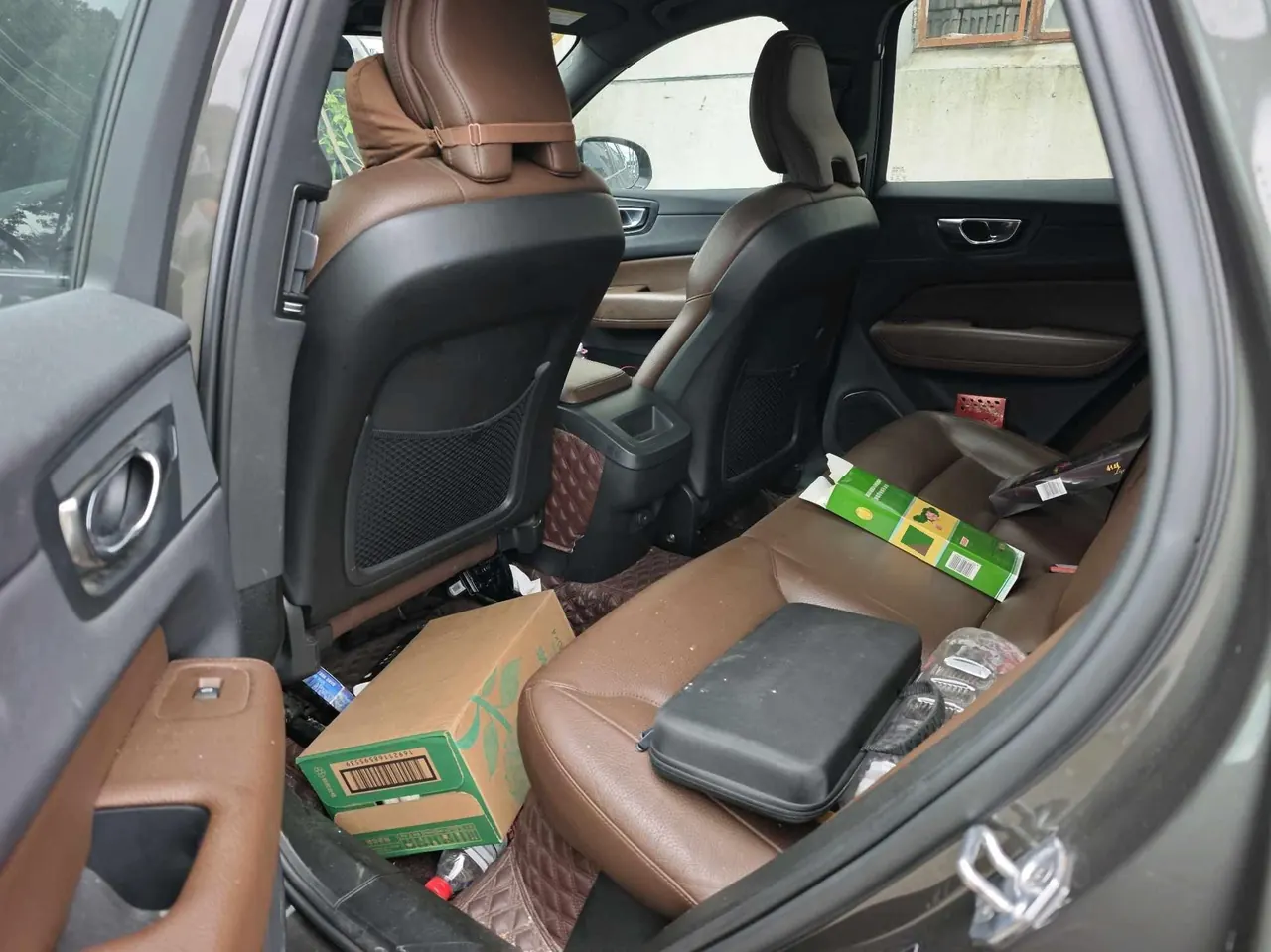 Volvo 2022 XC60 48V 2.0T B5 4-wheel-drive Zhiyi Deluxe Edition Automatic Gear 5