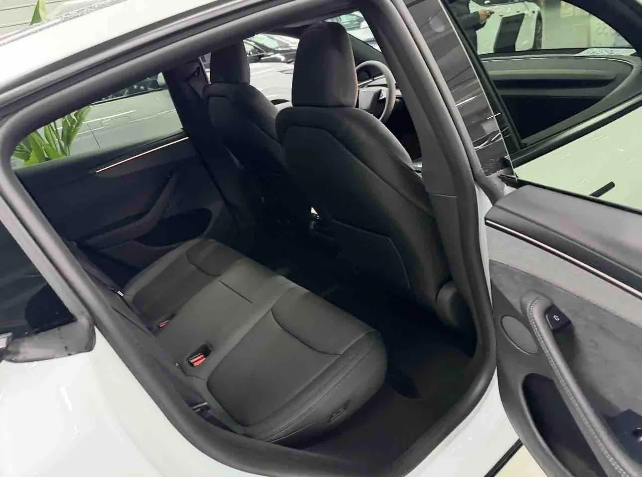 Tesla 2026 Model Y Rear-Wheel-Drive Automatic 2