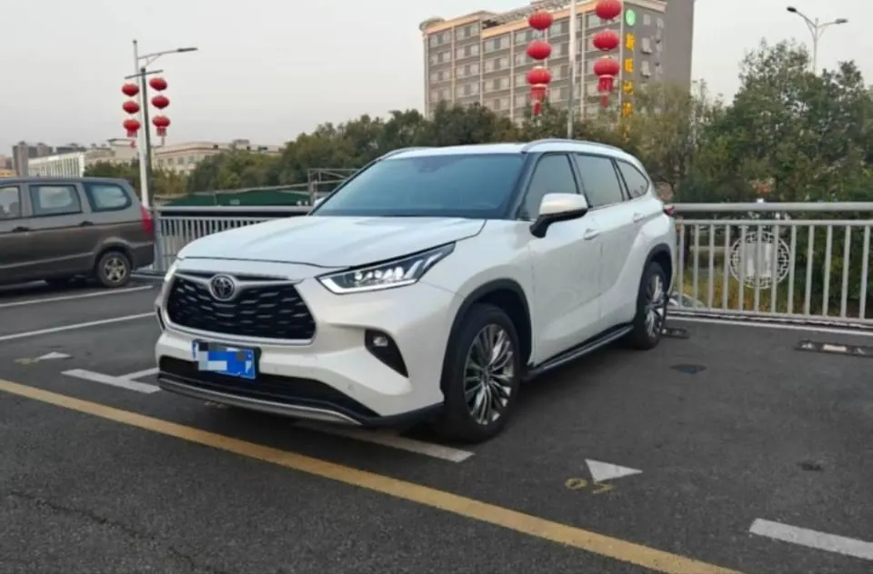 Toyota 2022 Highlander 2.0T 380T 4-wheel drive premium version 7-seat automatic gear - View 1
