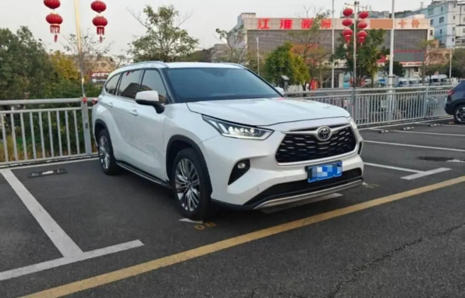 Toyota 2022 Highlander 2.0T 380T 4-wheel drive premium version 7-seat automatic gear 3