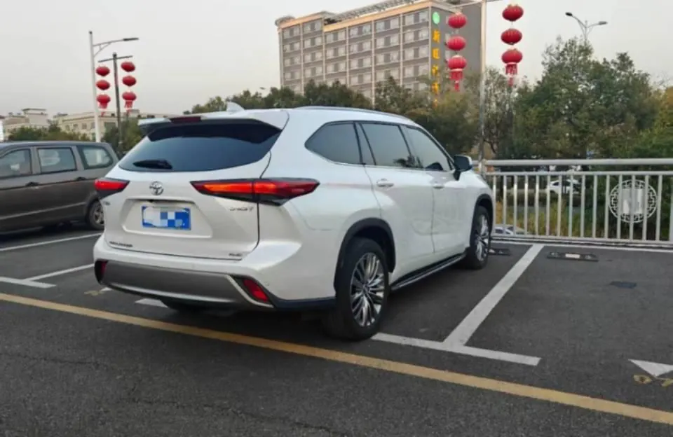 Toyota 2022 Highlander 2.0T 380T 4-wheel drive premium version 7-seat automatic gear 9