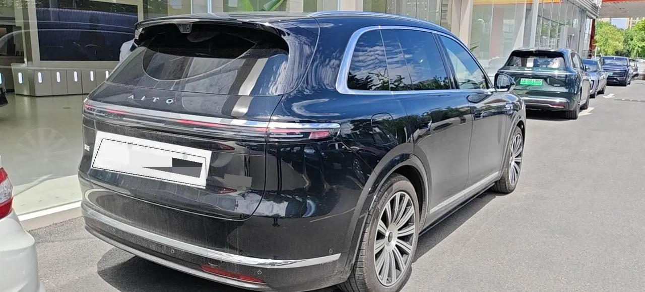 AITO 2026 AITO M7 extended range Ultra 4-wheel drive version 6 seats (192-line laser Radar) automatic gear 8