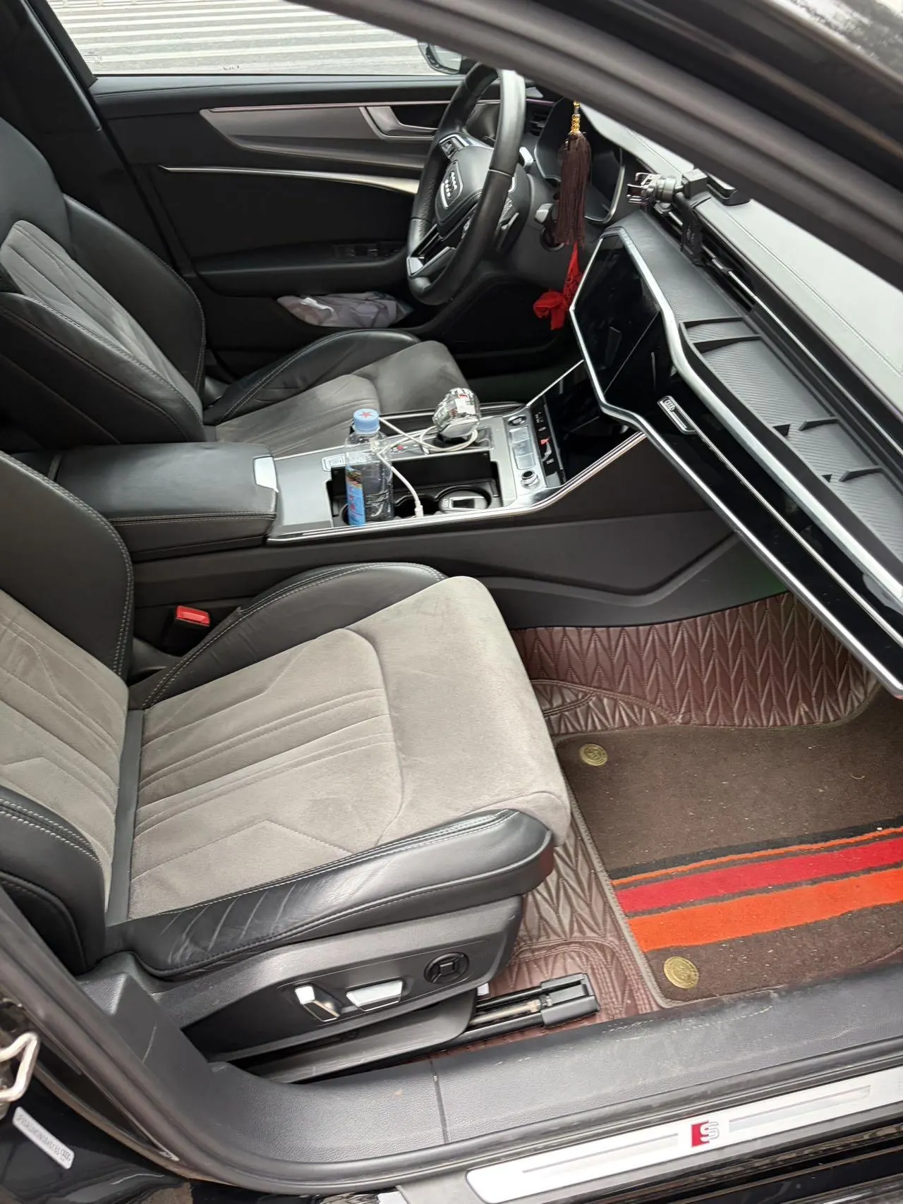Audi 2023 A6L 2.0TFSI 45TFSI Zhenzhiya Automatic Gear 3