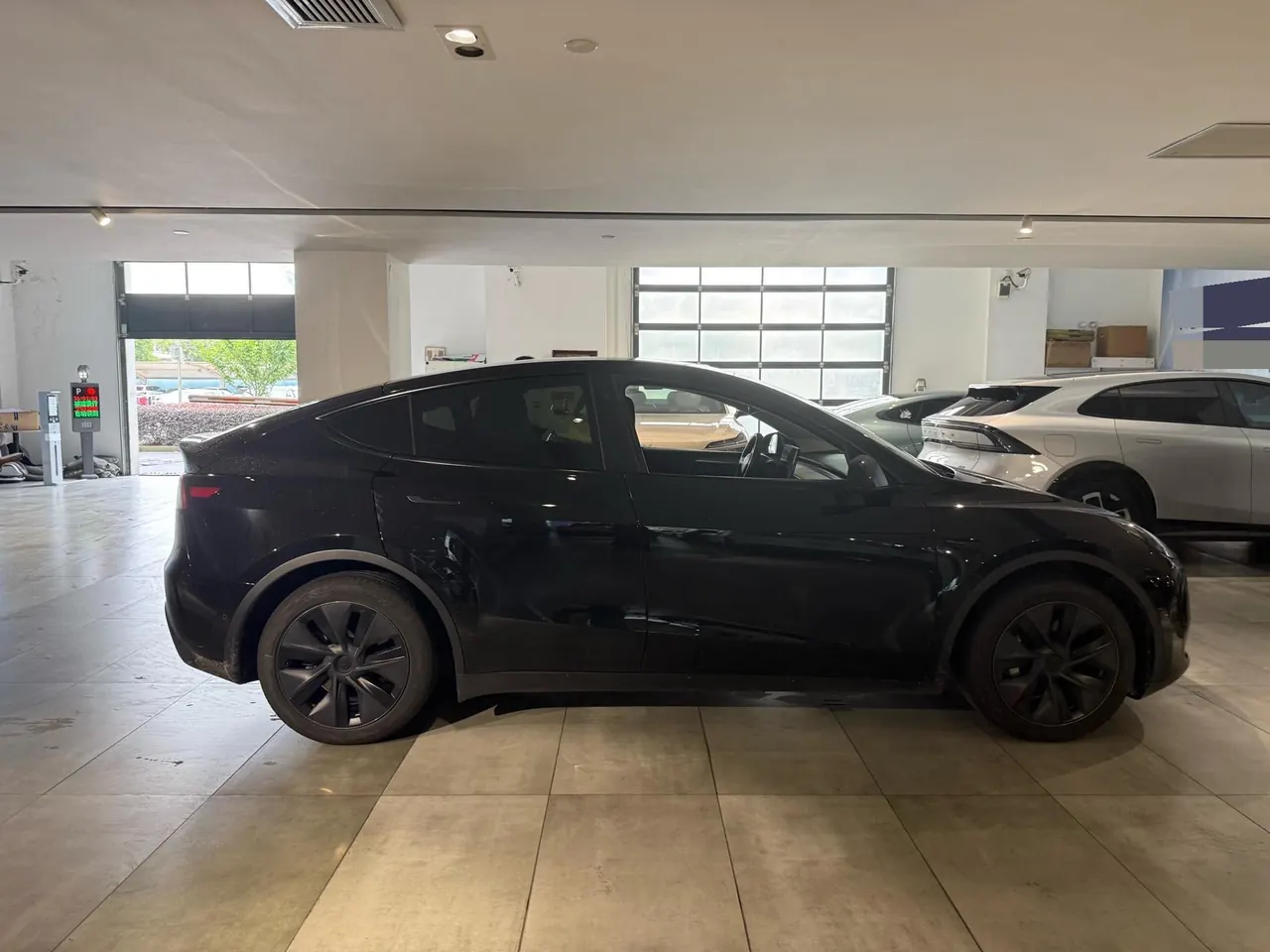 Tesla 2023 Model Y rear-wheel drive version automatic transmission 3