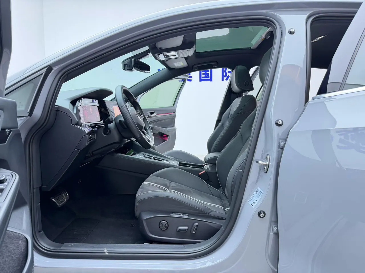 Volkswagen 2023 Golf 8 R-Line 1.4TSI 280TSI Lite (Modified) Automatic Gear 4