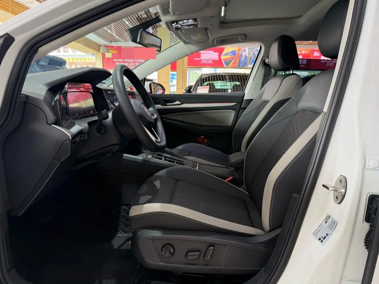 Volkswagen 2023 Golf 8 PRO 1.4TSI 280TSI (facelift) automatic transmission - View 1