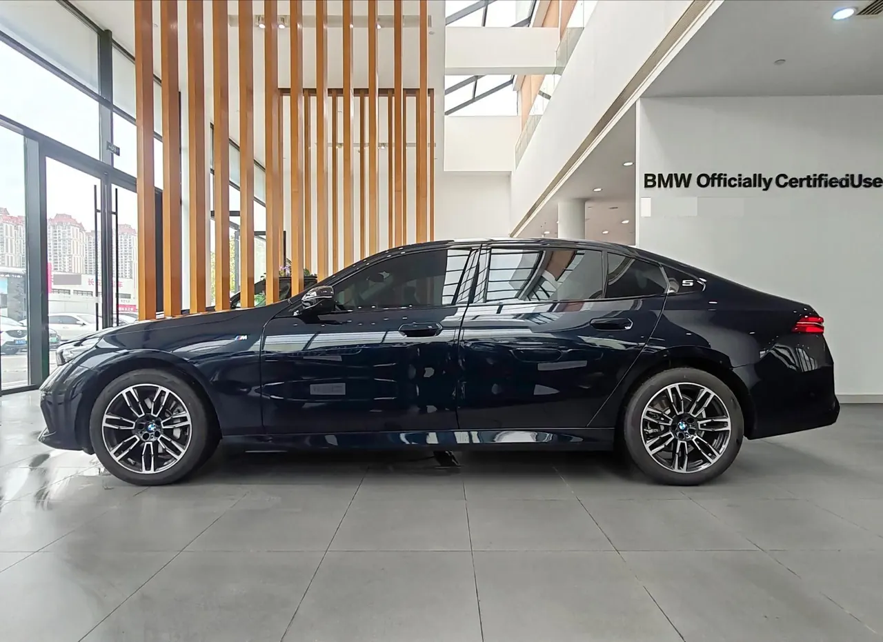 BMW 5 Series 2025 530Li 48V 2.0T Leading M Sports Suit Automatic Gear 3