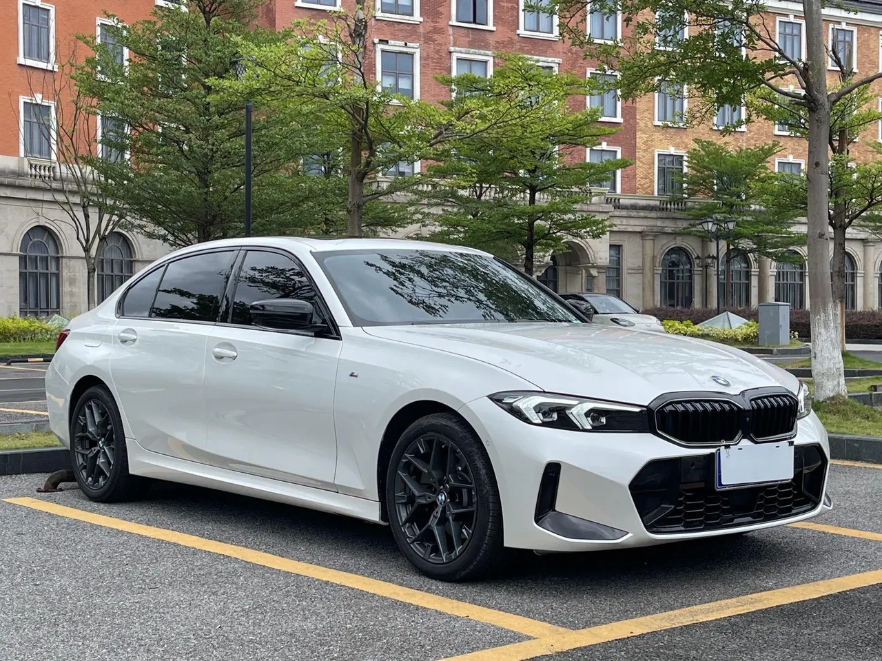 BMW 3 Series 2025 330Li 2.0T M Sports Obsidian Night Suit Automatic Gear 3
