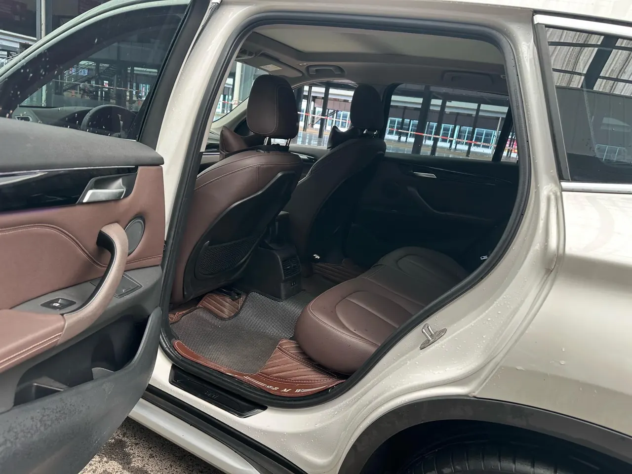 BMW 2020 X1 sDrive20Li 1.5T exclusive automatic gear 2