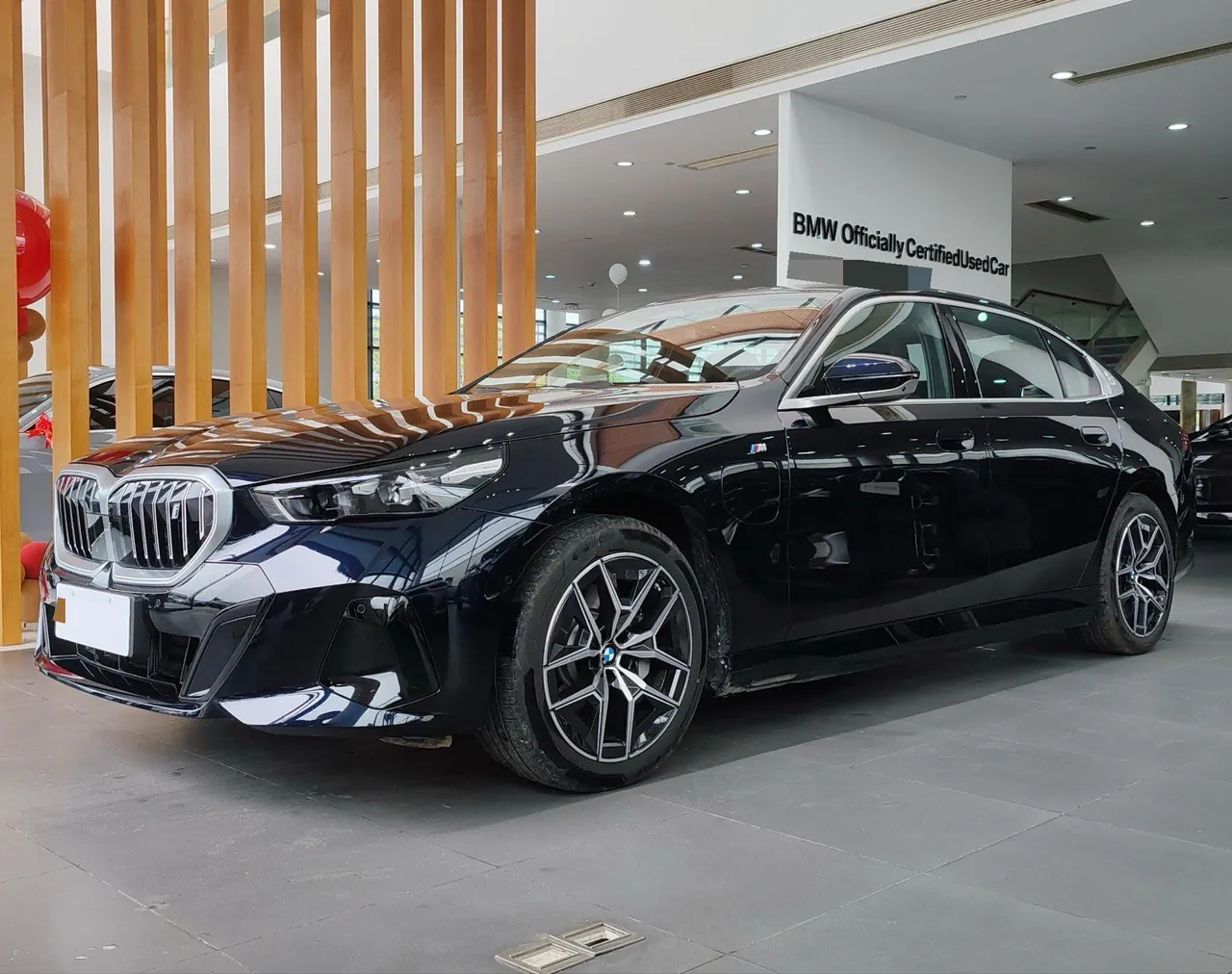 BMW 2025 i5 eDrive 40L M sports suit automatic gear - View 1