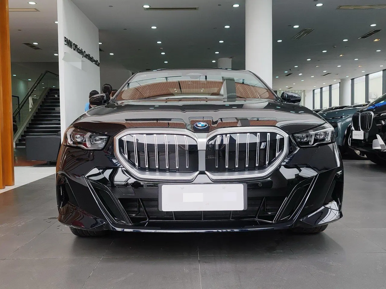BMW 2025 i5 eDrive 40L M sports suit automatic gear 2