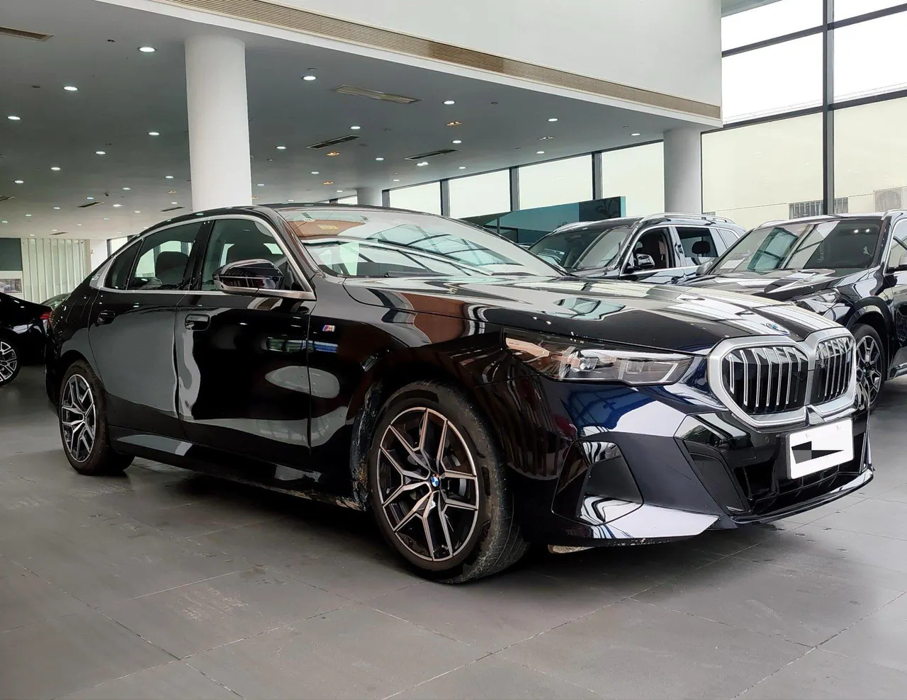 BMW 2025 i5 eDrive 40L M sports suit automatic gear 3