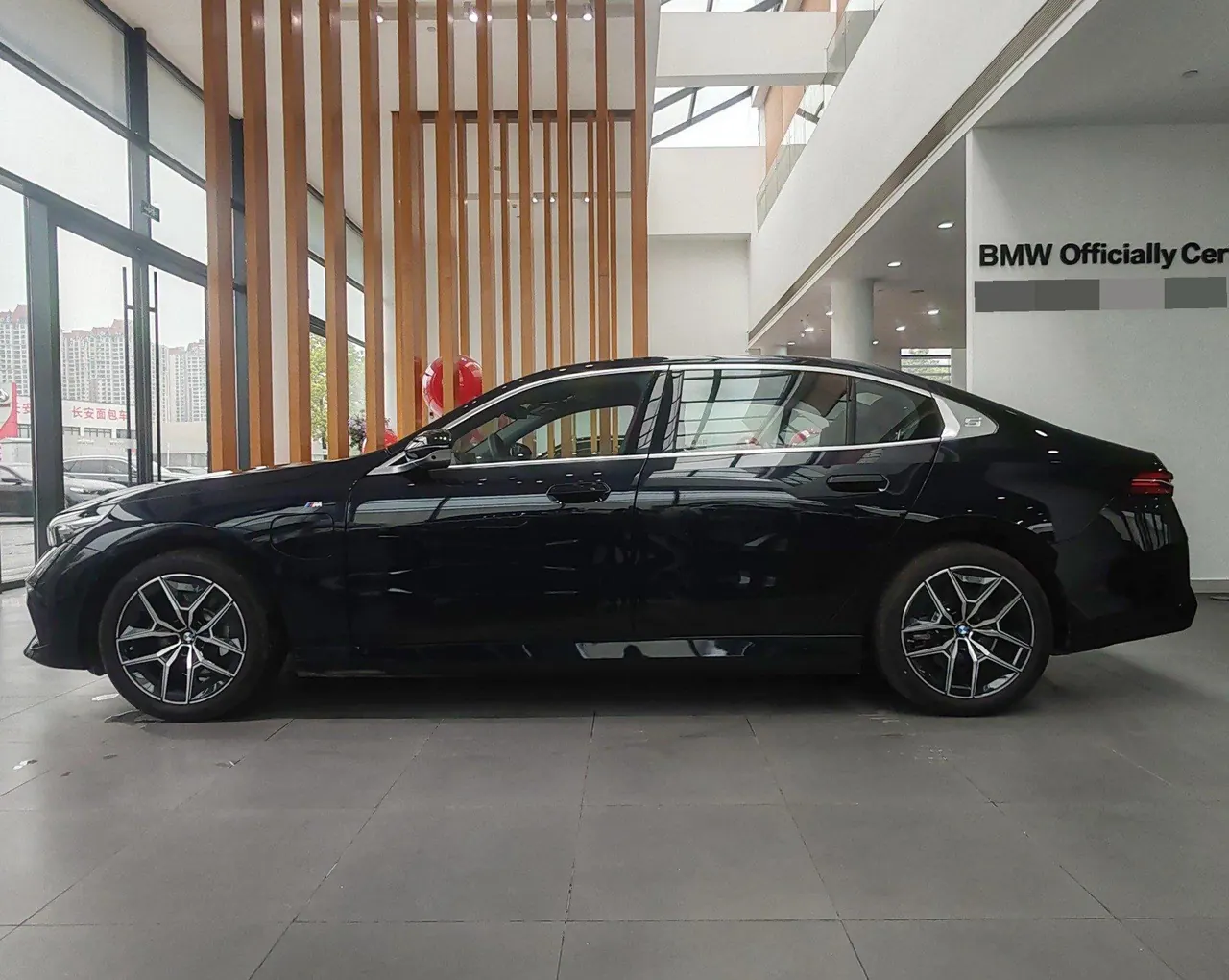 BMW 2025 i5 eDrive 40L M sports suit automatic gear 4