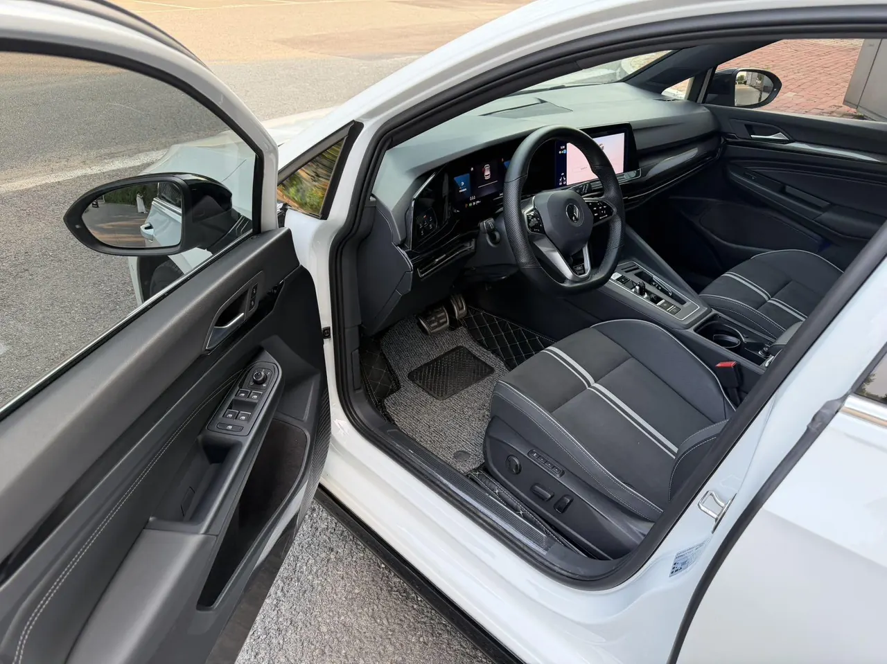Volkswagen 2021 Golf 8 R-Line 1.4TSI 280TSI Automatic 9