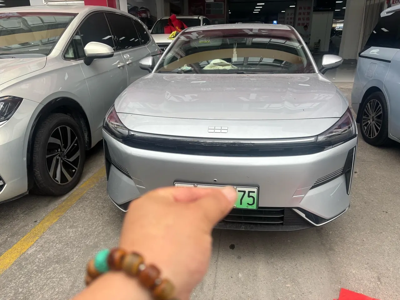 Geely Galaxy 2025 L6 EM-i 1.5 60km sailing version of automatic gear 2