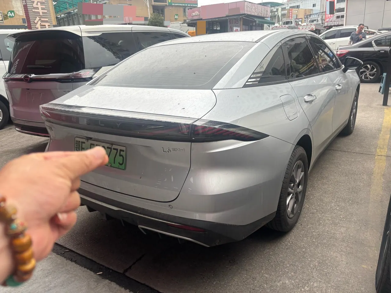 Geely Galaxy 2025 L6 EM-i 1.5 60km sailing version of automatic gear 3