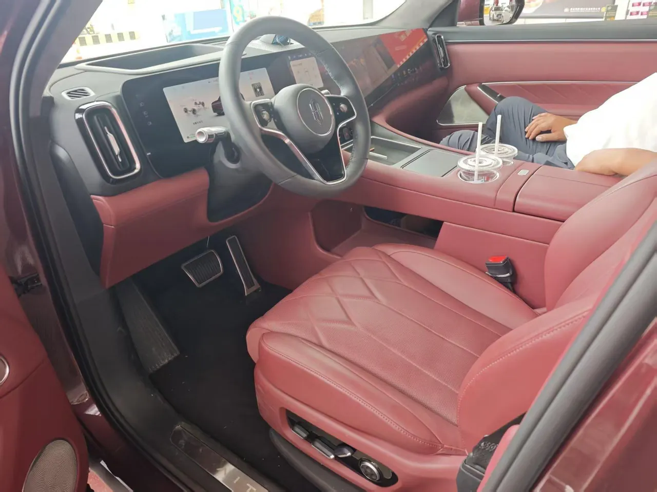 AITO 2025 AITO M8 Ultra 53.4kWh 5-seat automatic gear 4
