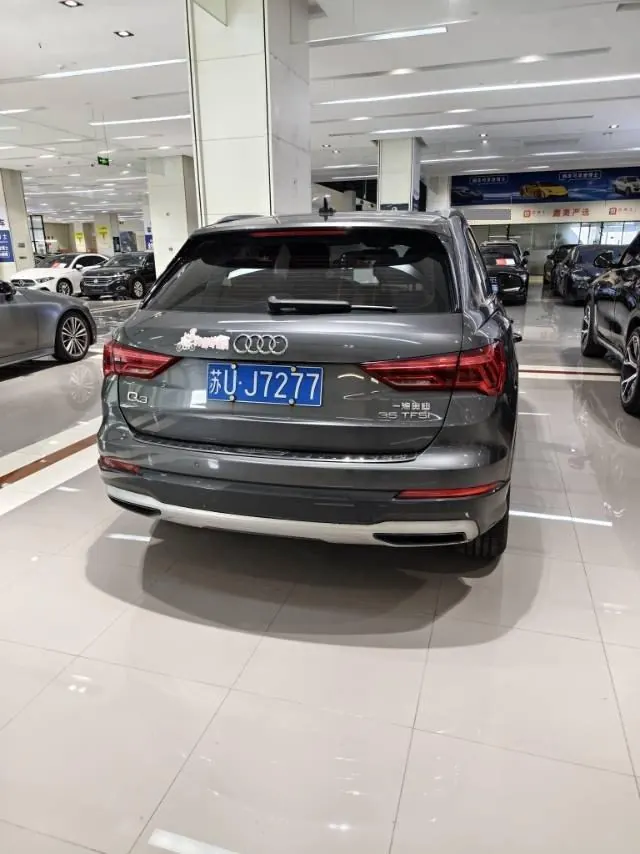 Audi 2021 Q3 1.4TFSI 35TFSI into the life version of automatic gear 5