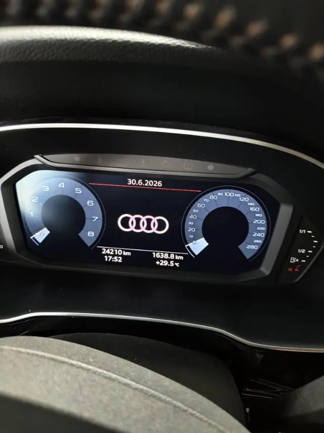 Audi 2021 Q3 1.4TFSI 35TFSI into the life version of automatic gear 8