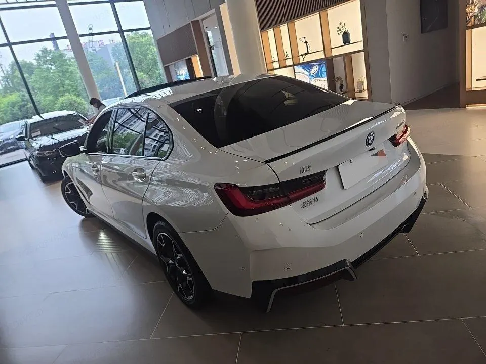 BMW 2025 i3 eDrive 40 L obsidian night suit automatic gear 4