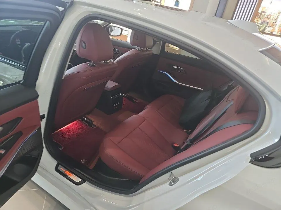 BMW 2025 i3 eDrive 40 L obsidian night suit automatic gear 6