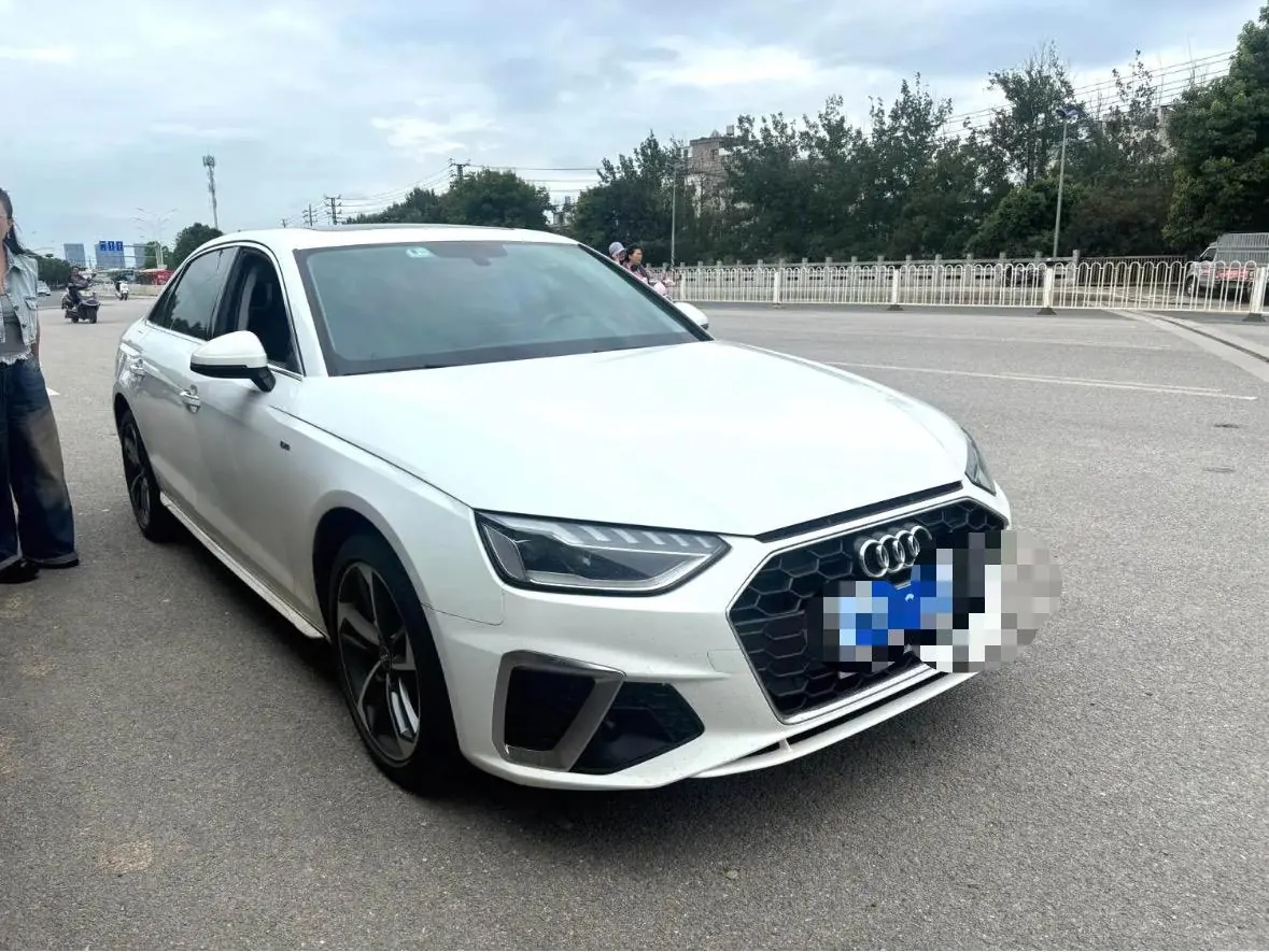 Audi 2020 A4L 2.0TFSI 40TFSI Fashion Dynamic Automatic 3