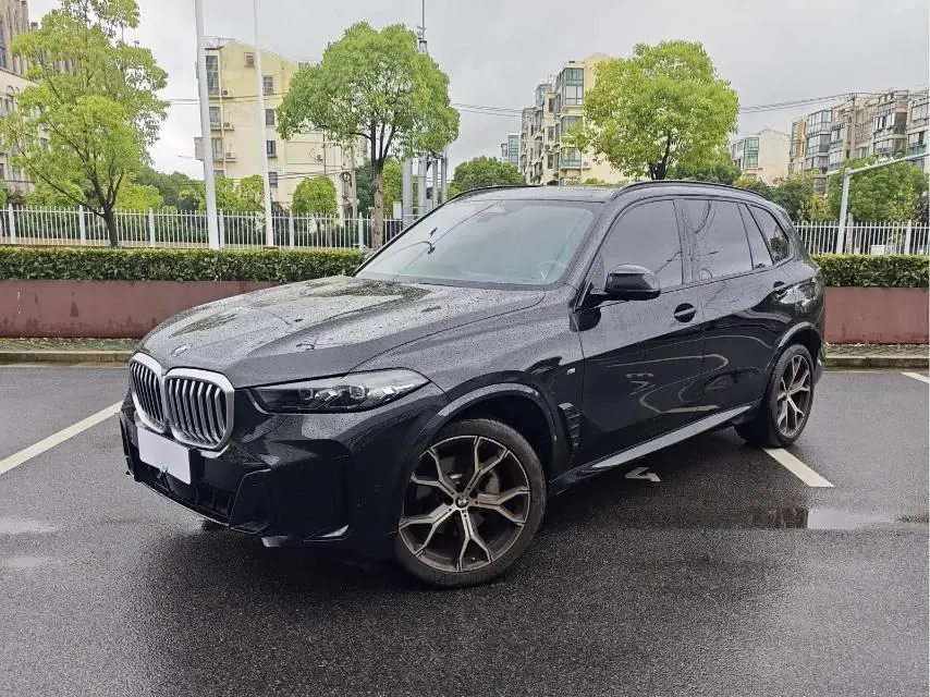 BMW 2023 X5 xDrive30Li 48V 2.0T exclusive m sports obsidian night suit automatic gear - View 1