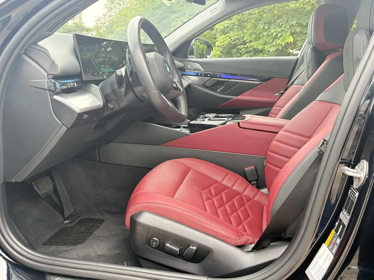 BMW 2025 i5 eDrive 40L M sports suit automatic gear 3