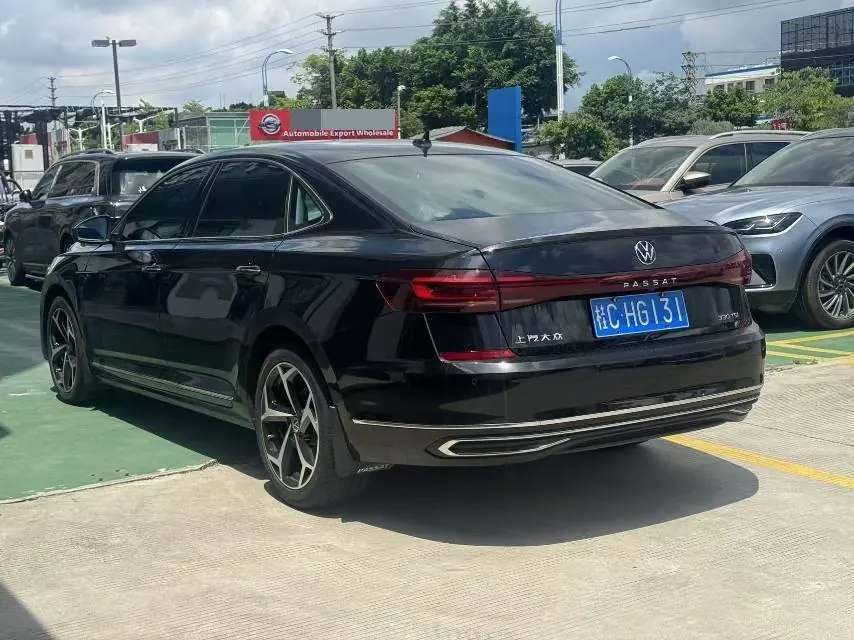 Volkswagen 2023 Passat 2.0TSI 330TSI Star Deluxe Edition Automatic Transmission 3