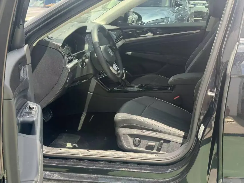 Volkswagen 2023 Passat 2.0TSI 330TSI Star Deluxe Edition Automatic Transmission 8