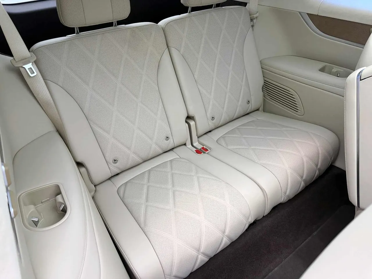 AITO 2025 AITO M9 extended range Ultra version 52kWh6 seat version automatic gear 18