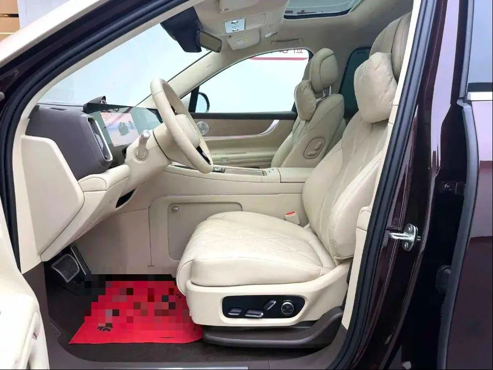 AITO 2025 AITO M9 extended range Ultra version 52kWh6 seat version automatic gear 8