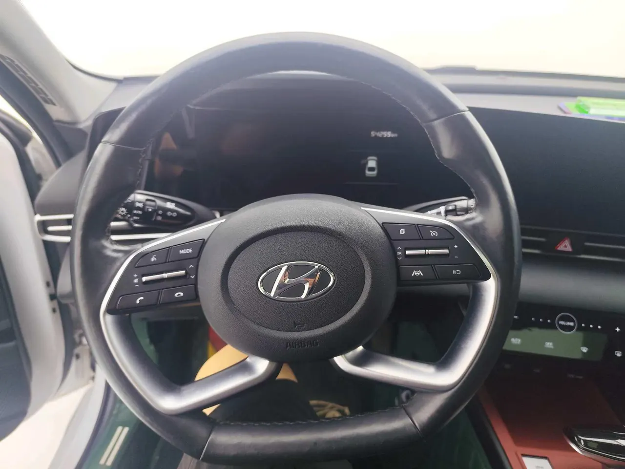 Hyundai 2021 Elantra -3-compartment 1.5 stepless LUX premium automatic gear 10