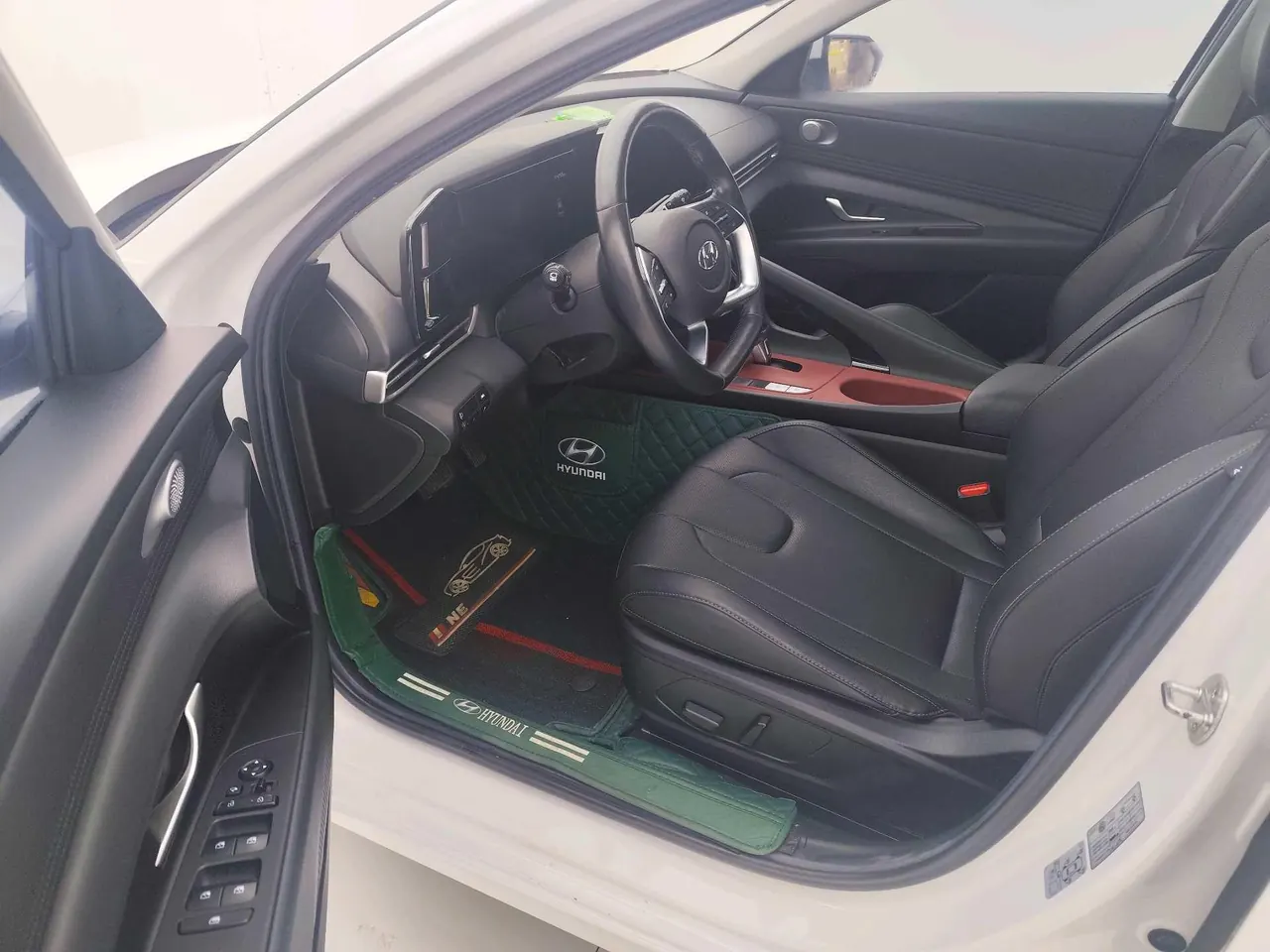 Hyundai 2021 Elantra -3-compartment 1.5 stepless LUX premium automatic gear 12