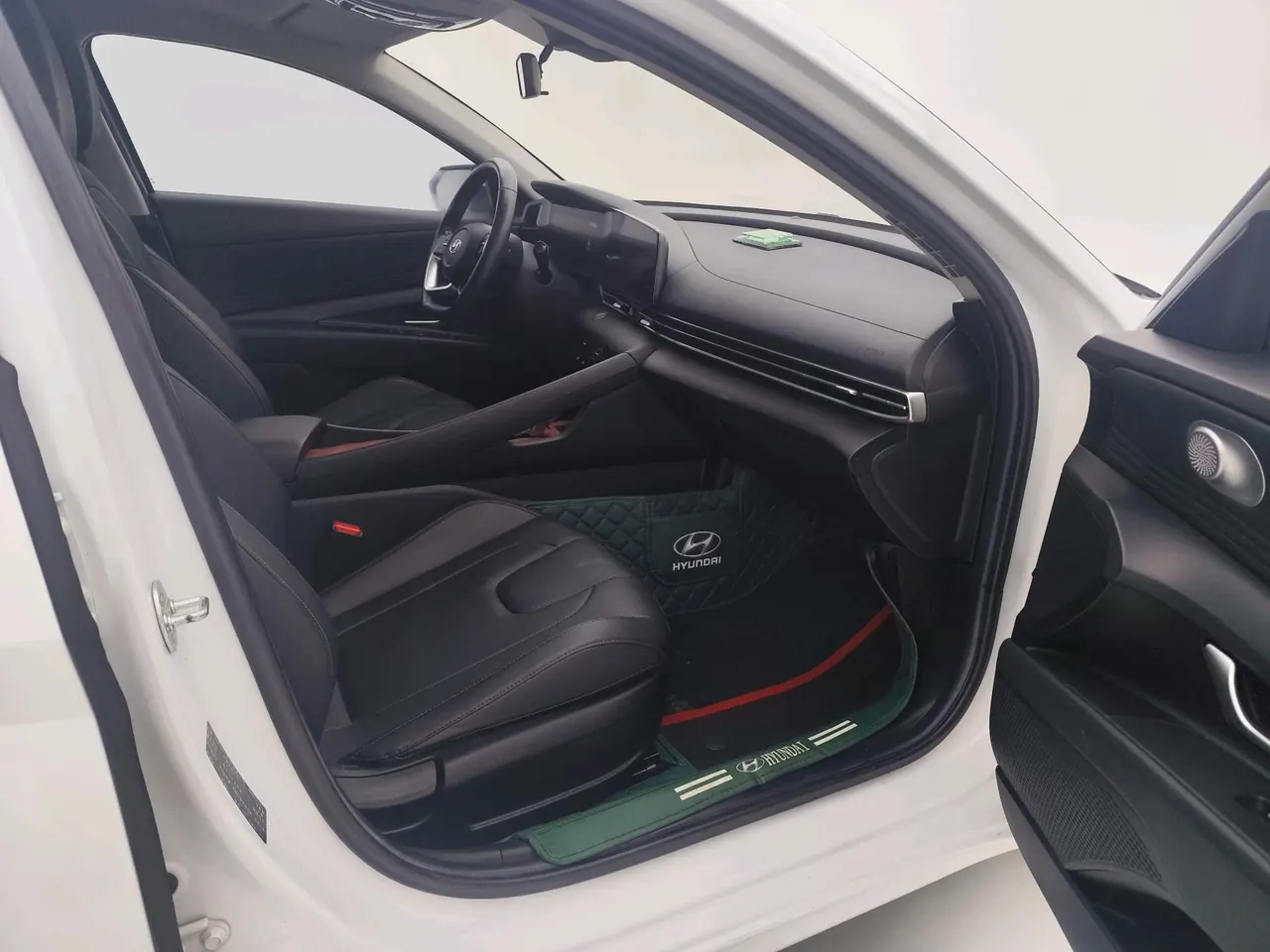 Hyundai 2021 Elantra -3-compartment 1.5 stepless LUX premium automatic gear 14