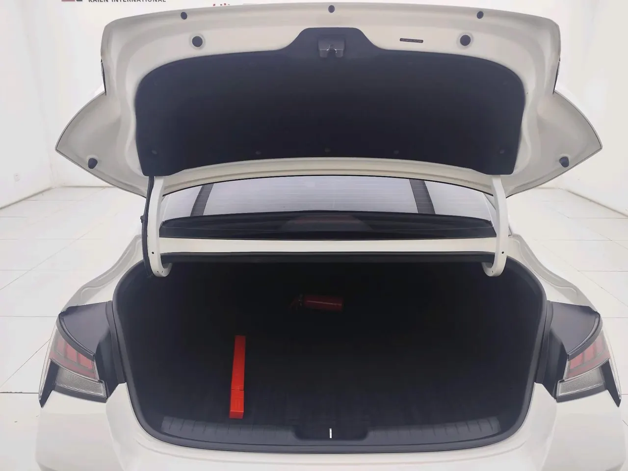 Hyundai 2021 Elantra -3-compartment 1.5 stepless LUX premium automatic gear 17