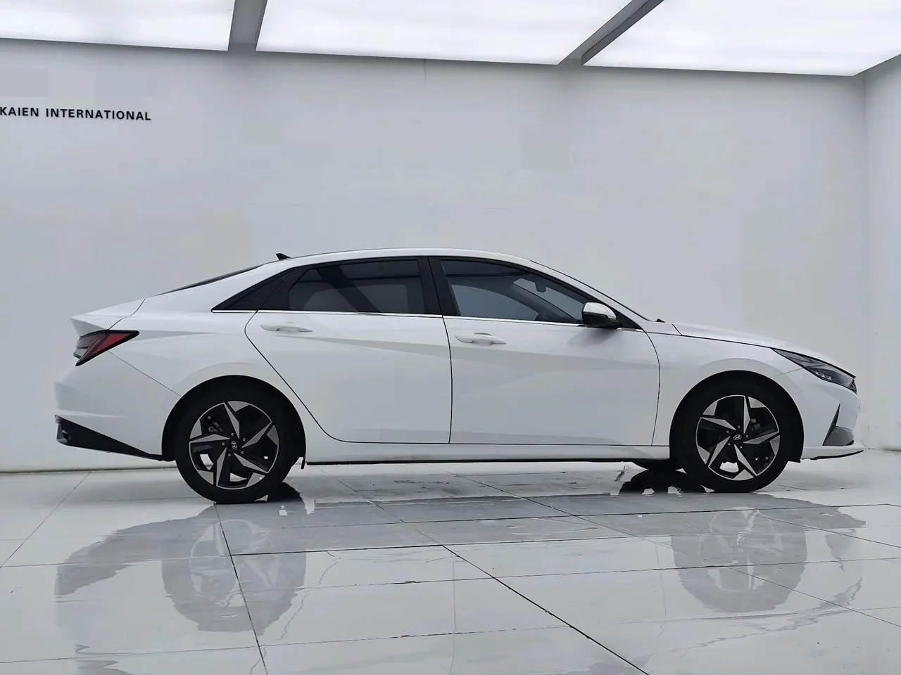 Hyundai 2021 Elantra -3-compartment 1.5 stepless LUX premium automatic gear 4
