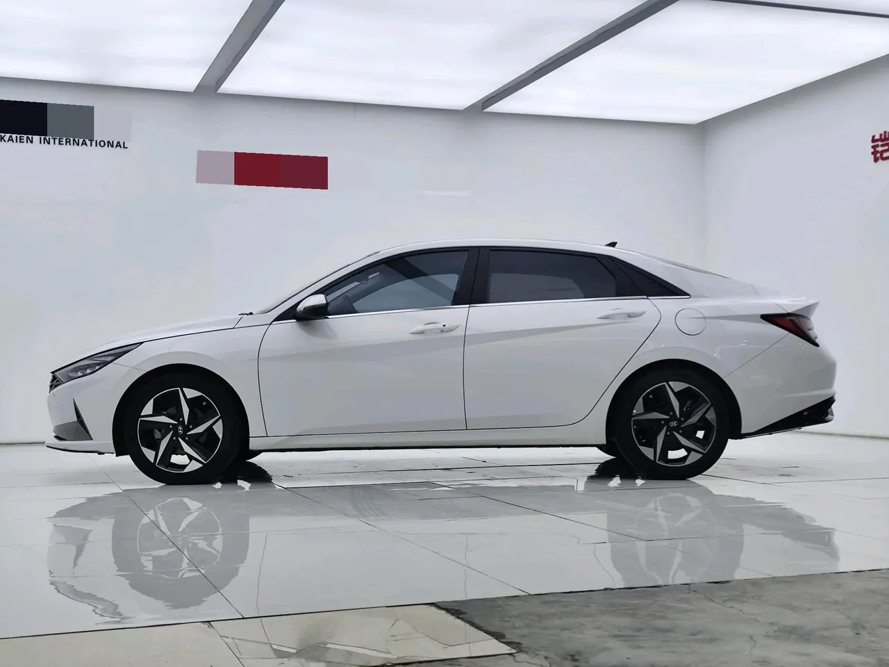 Hyundai 2021 Elantra -3-compartment 1.5 stepless LUX premium automatic gear 5