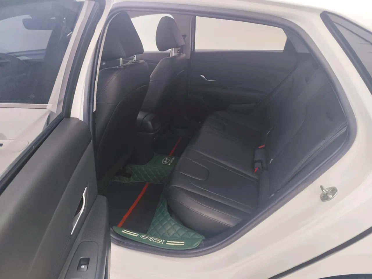 Hyundai 2021 Elantra -3-compartment 1.5 stepless LUX premium automatic gear 9