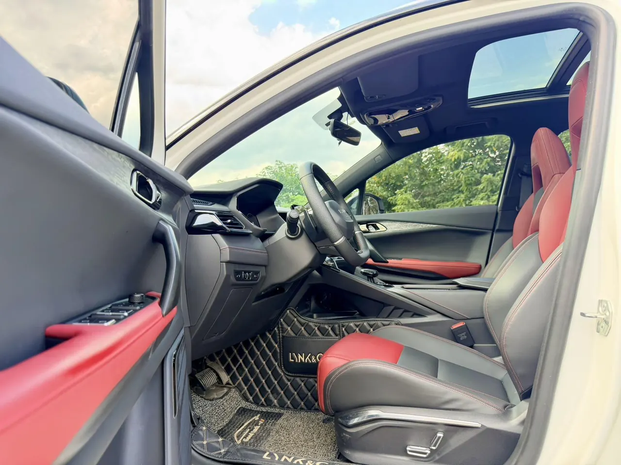 LYNK&amp;CO 2020 LYNK&amp;CO 06 MHEV 1.5TD Pro automatic transmission 5