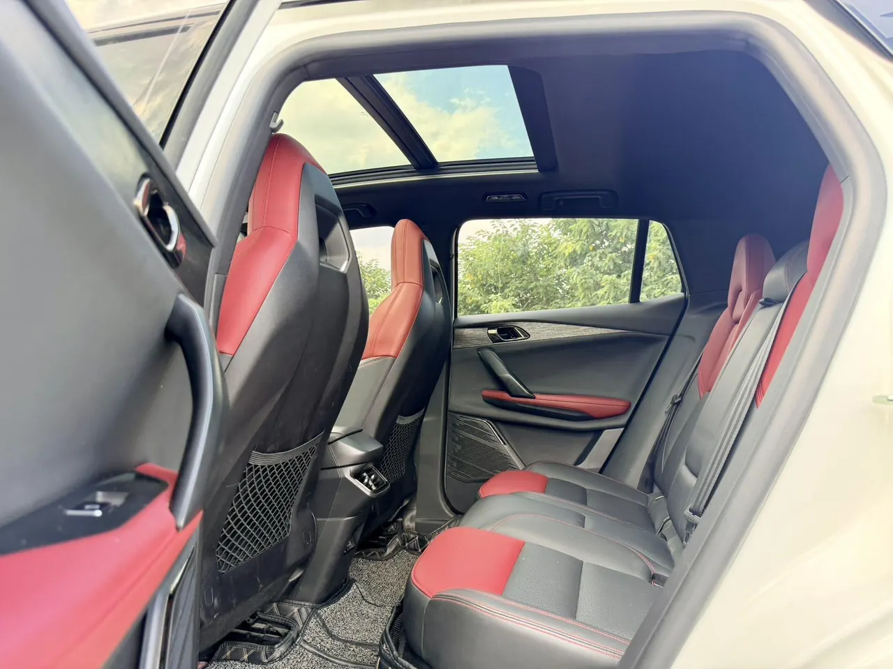 LYNK&amp;CO 2020 LYNK&amp;CO 06 MHEV 1.5TD Pro automatic transmission 8